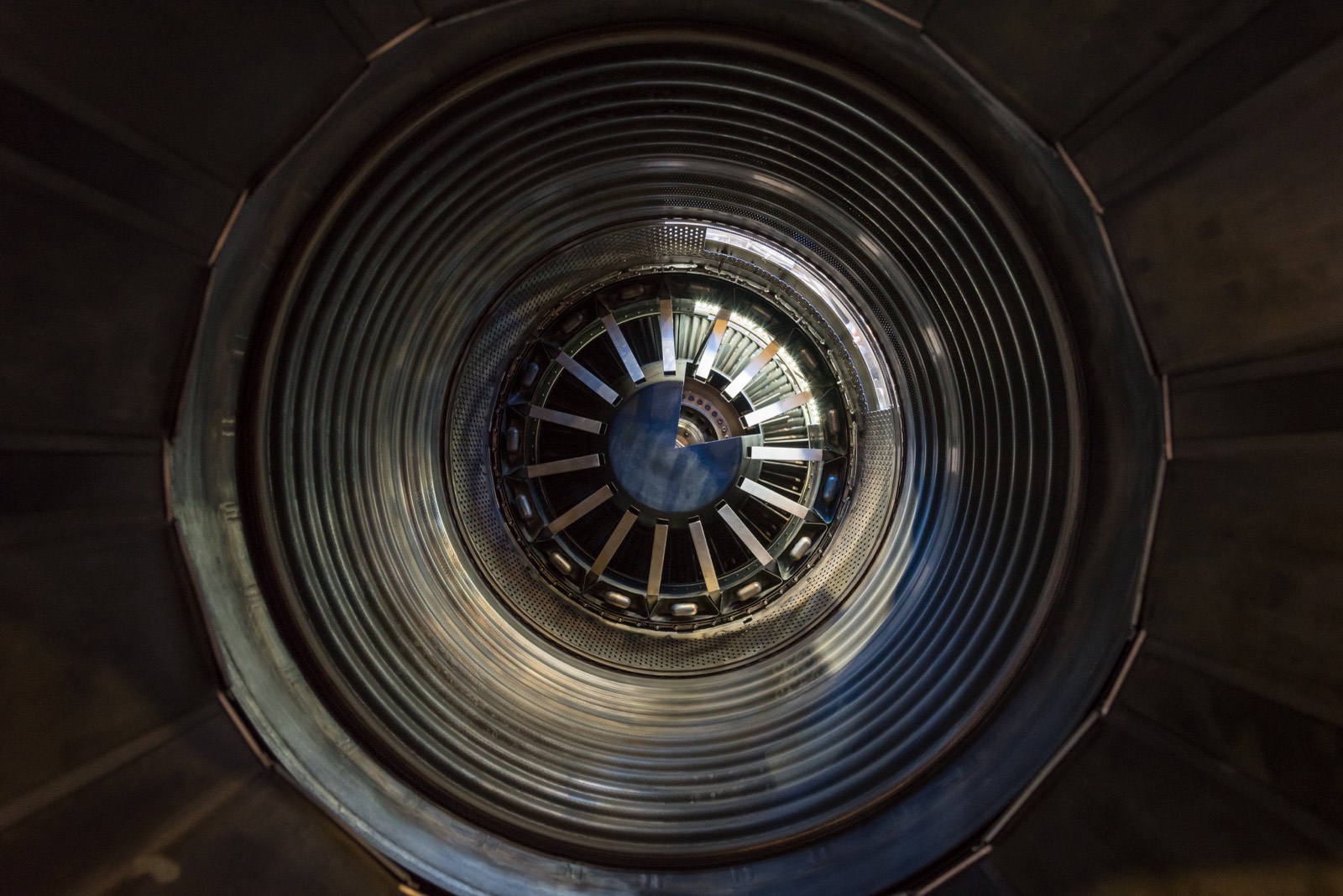 Turbofan fan face on a modern airliner