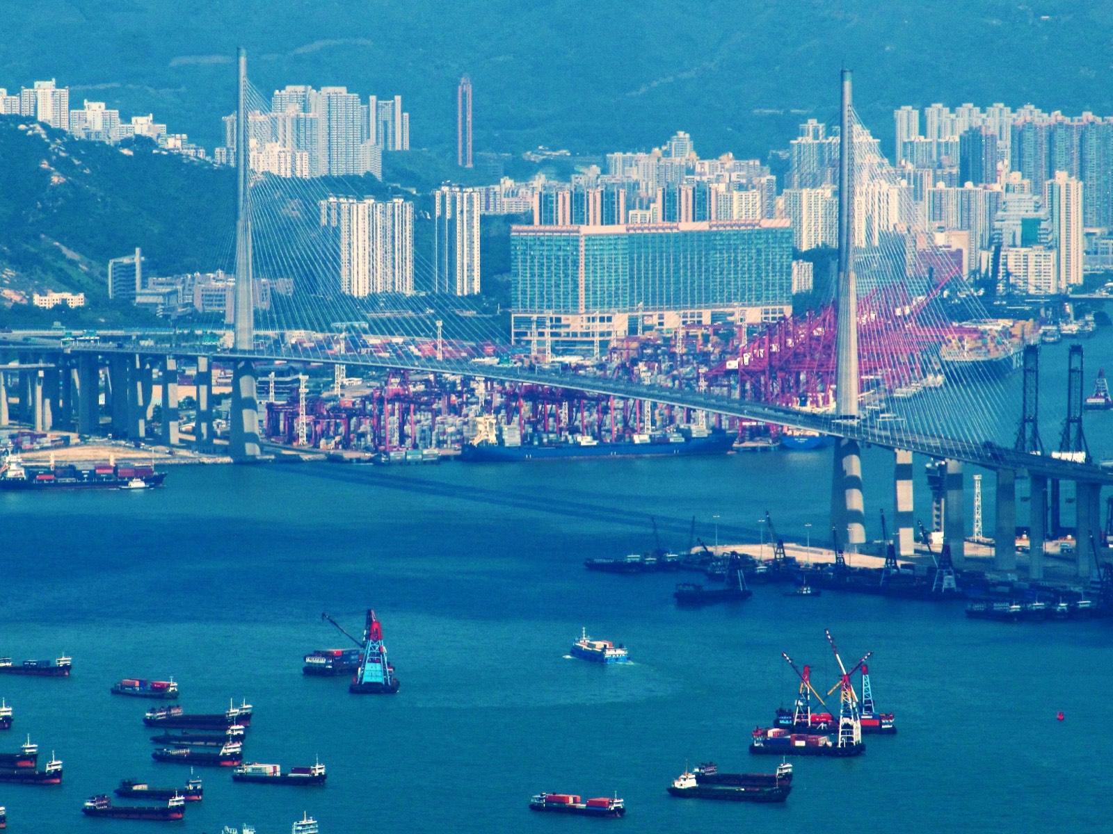 Stonecutters Bridge and the western approach to Victoria Harbour
