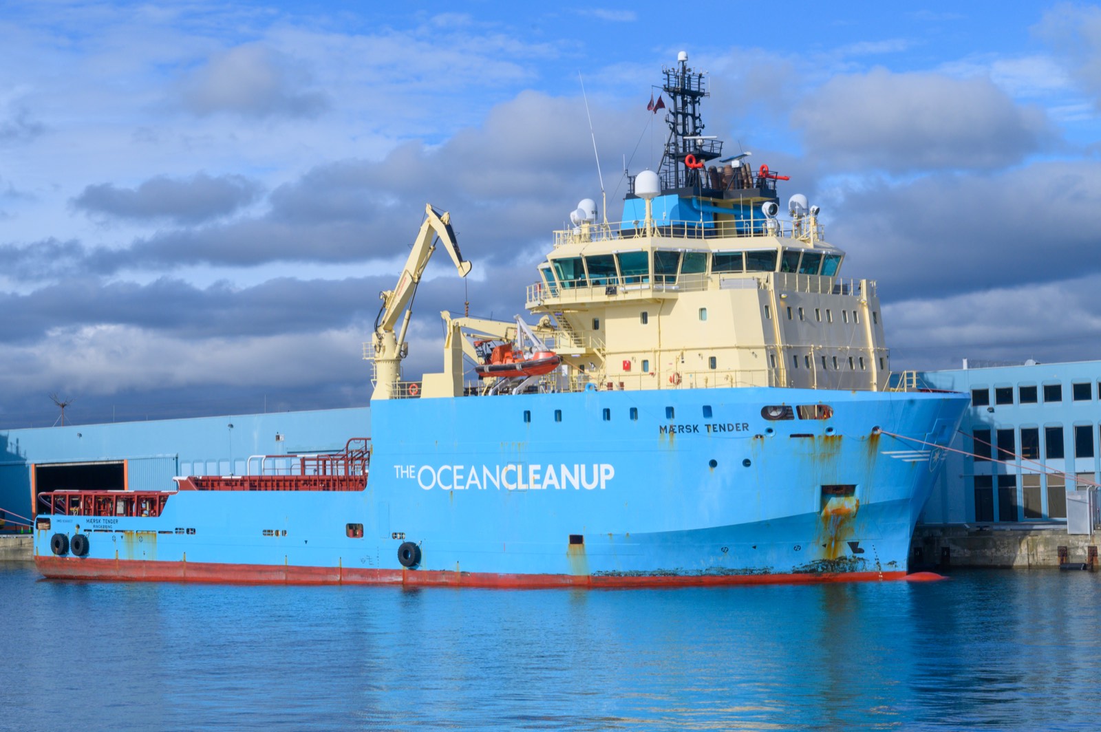 Support vessel alongside in port