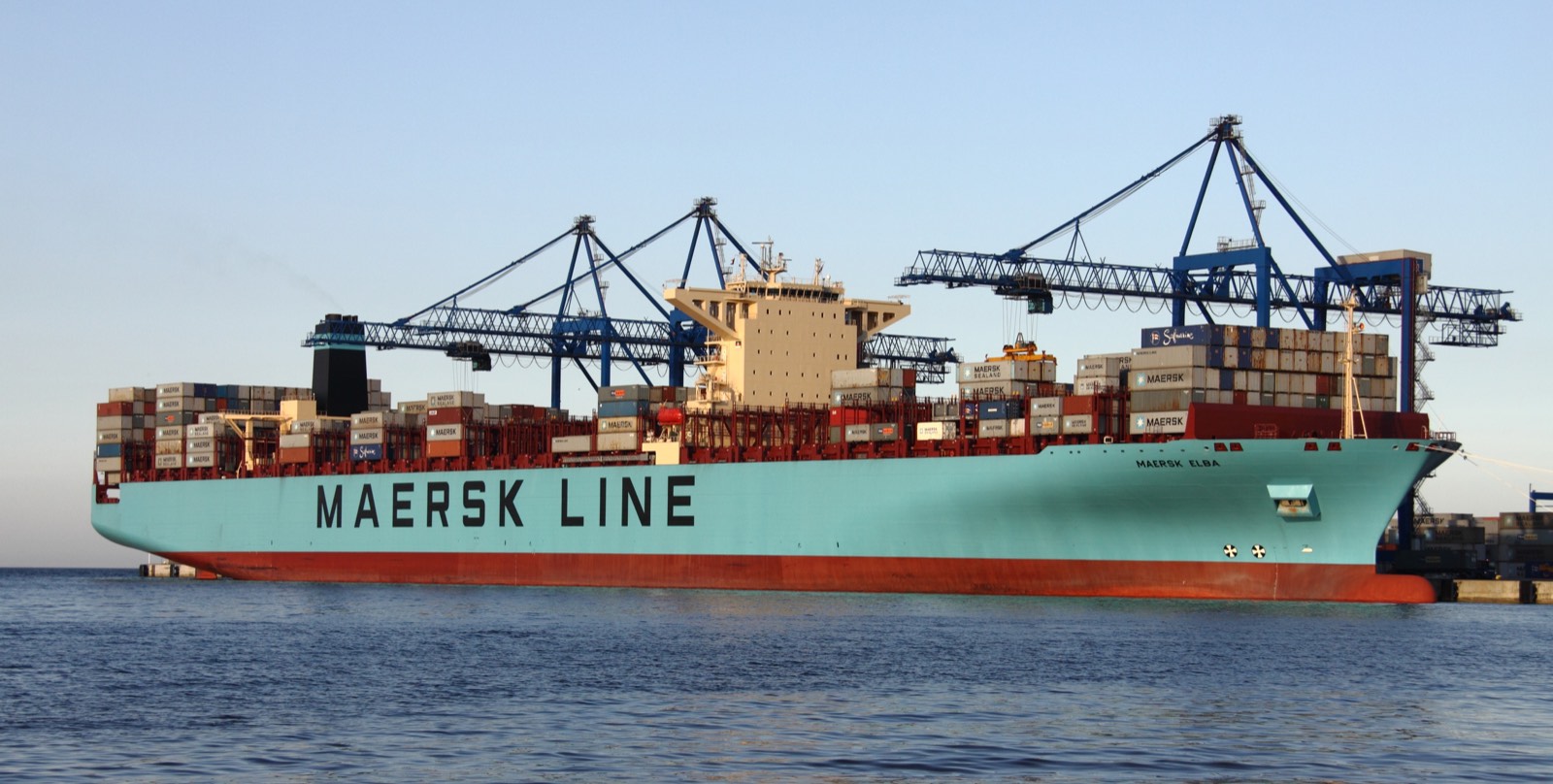 Container vessel alongside a gantry crane terminal
